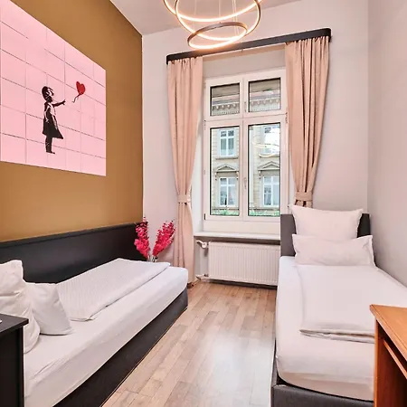 Karl - Κωνσταντία