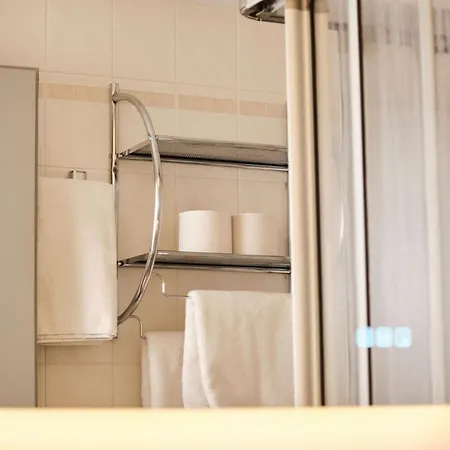 Karl - Hotel 3*