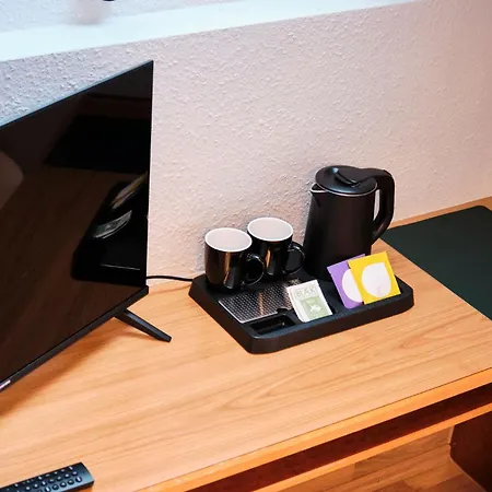 Karl - Κωνσταντία